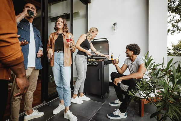 Gril électrique eFLOW PRO 2 TURBO de la série SHADOW, gril en fonte SWITCH GRID, TURBO ZONE pour des températures élevées, aluminium fondu sur le capot de cuisson et la chambre de combustion