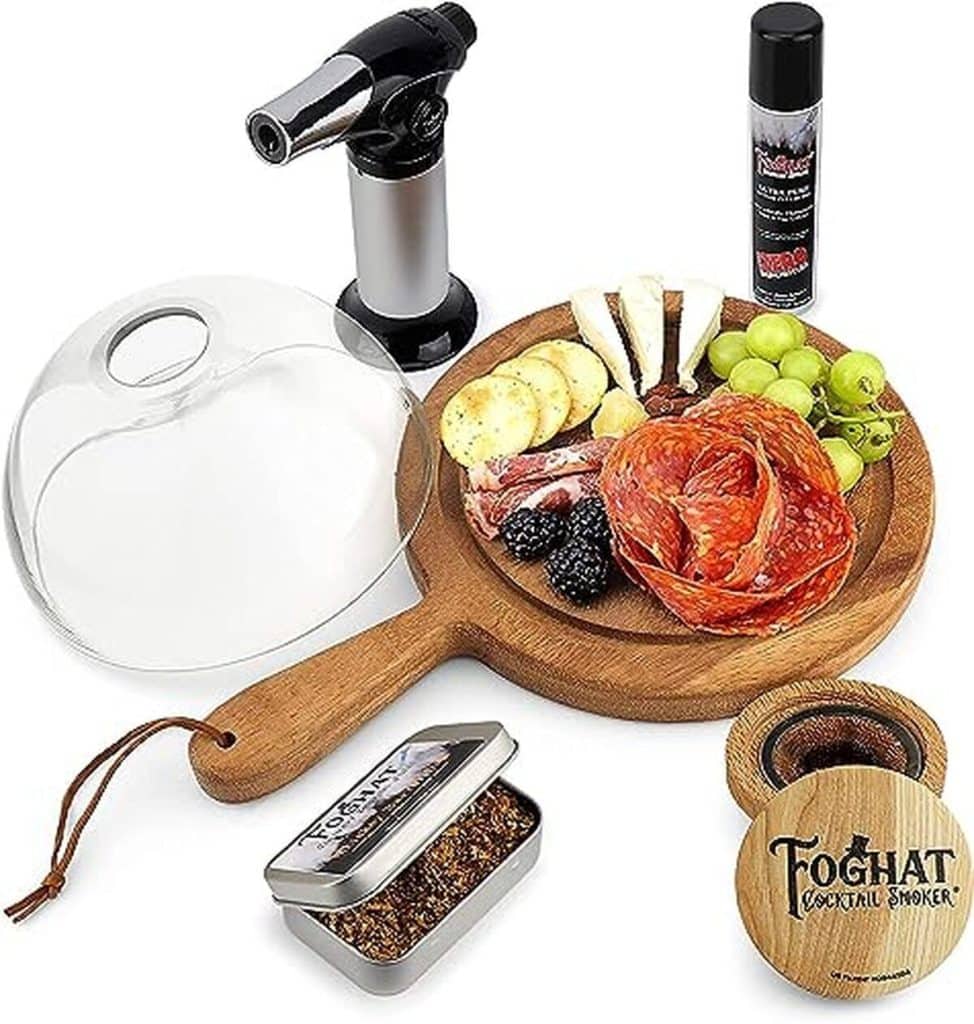 Test Foghat : cloche à cocktail en forme de dôme avec planche à charcuterie et chalumeau à fumer